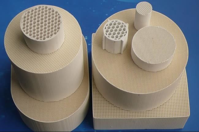 Bộ lọc xúc tác gốm 300 Cpsi Bộ chuyển đổi xúc tác Honeycomb 101.6mm